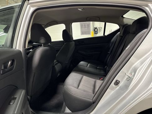 Used 2024 Nissan Altima 2.5 SV FWD image 22