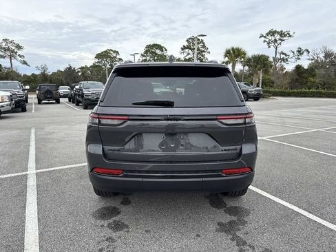 New 2025 Jeep Grand Cherokee Limited w/ Black Appearance Package image 4