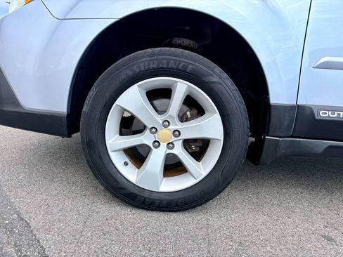 Used 2013 Subaru Outback 2.5i Premium AWD/4WD image 38