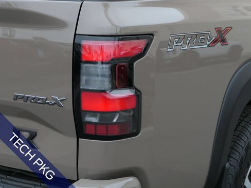 Used 2022 Nissan Frontier Pro-X w/ Technology Package RWD image 5