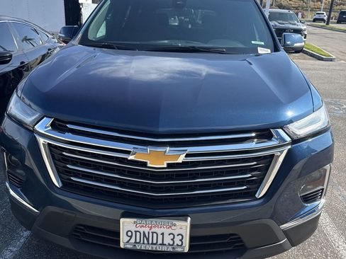 Used 2023 Chevrolet Traverse LT image 2