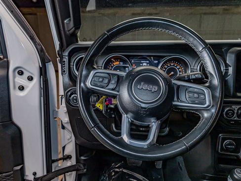 Used 2022 Jeep Gladiator Overland w/ Popular Equipment Package image 18