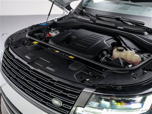 Used 2025 Land Rover Range Rover Long Wheelbase SE AWD/4WD image 10