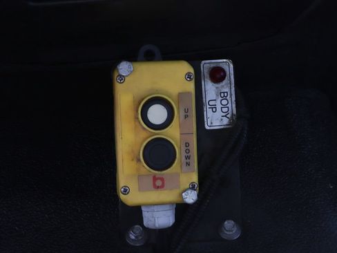 Used 2017 Ford F550 2WD Regular Cab Super Duty image 19