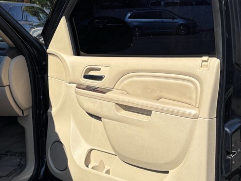 Used 2012 Cadillac Escalade Premium image 22