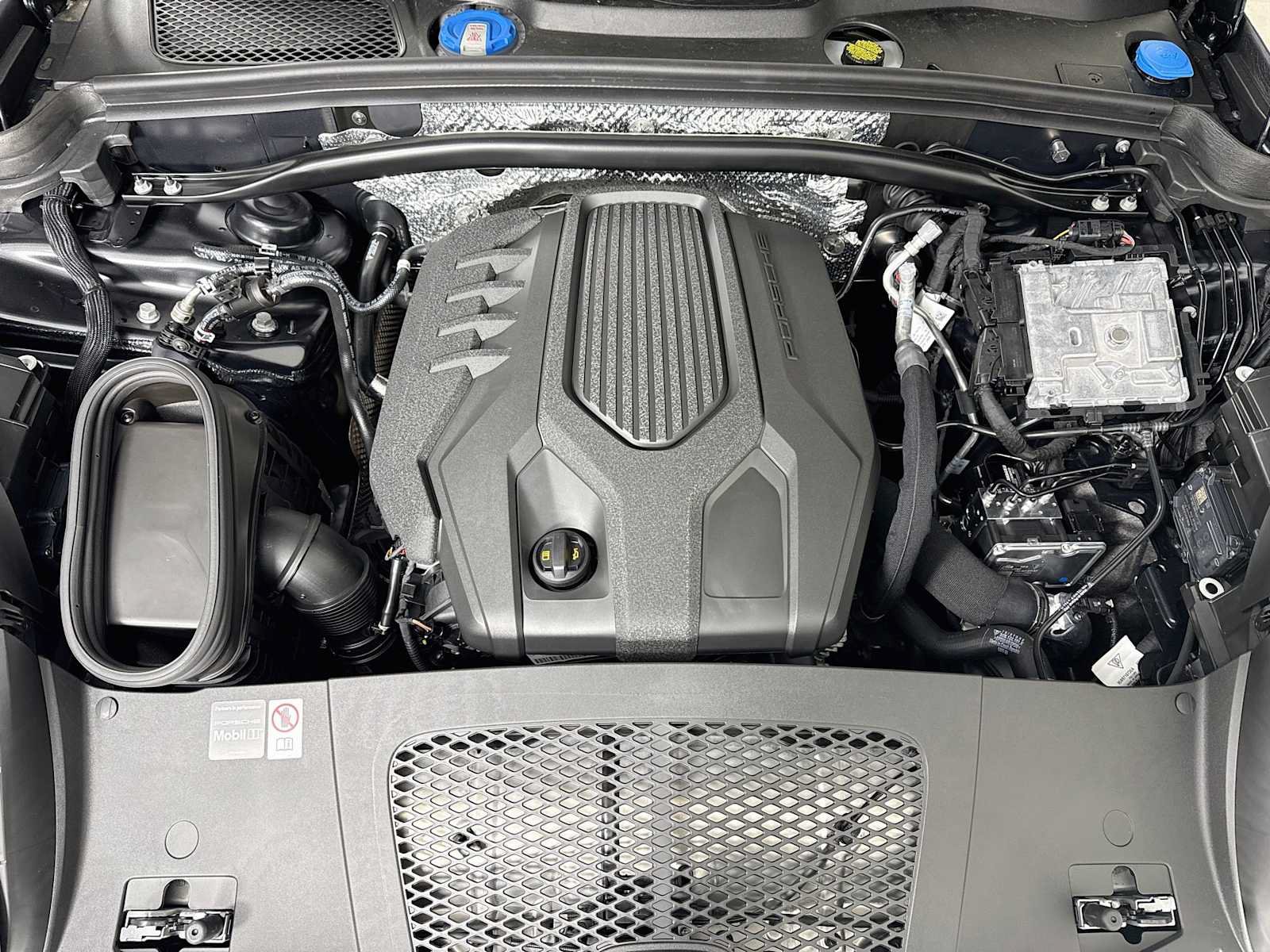 Used 2026 Porsche Macan AWD/4WD image 31