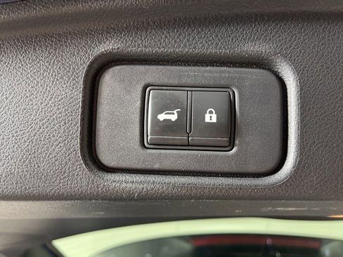 Used 2022 Nissan Pathfinder SL AWD/4WD image 45