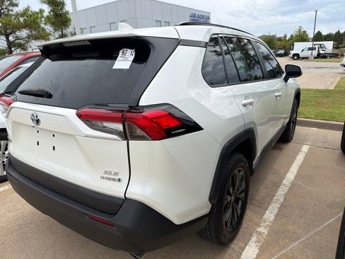 Used 2022 Toyota RAV4 XLE Premium AWD/4WD image 4