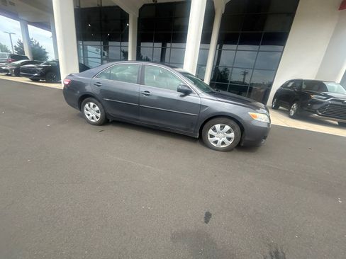 Used 2011 Toyota Camry LE FWD image 5
