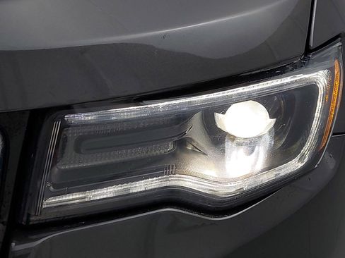 Used 2021 Jeep Grand Cherokee Limited w/ Premium Lighting Group image 33