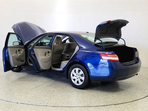 Used 2010 Toyota Camry SE FWD image 11