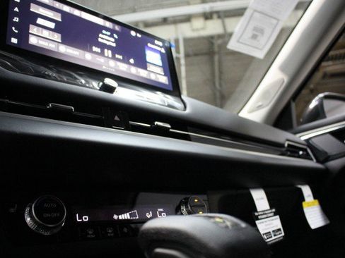 New 2025 Mitsubishi Outlander ES image 12