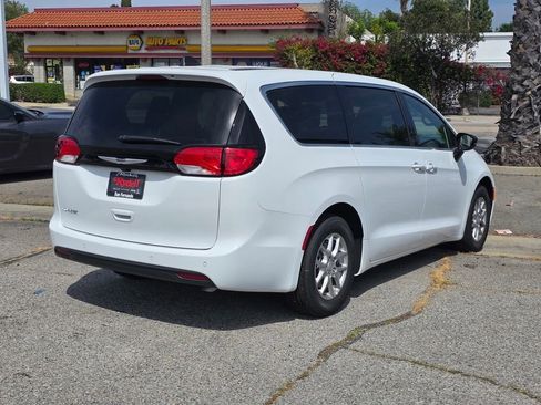 New 2026 Chrysler Voyager LX image 4