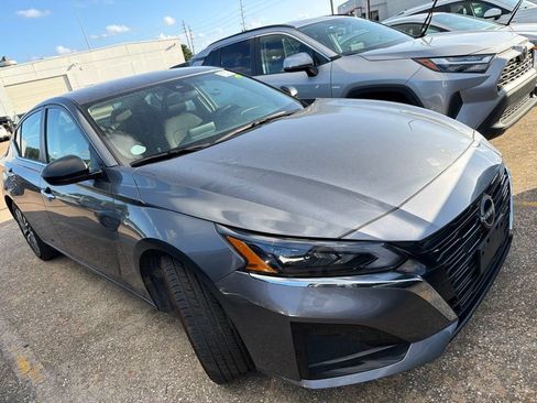 Used 2024 Nissan Altima 2.5 SV FWD image 6