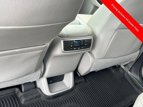 Used 2017 Toyota Highlander Limited AWD/4WD image 17