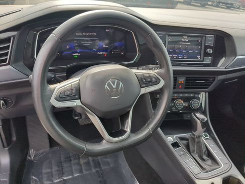 Used 2023 Volkswagen Jetta SE w/ Panoramic Sunroof Package FWD image 18