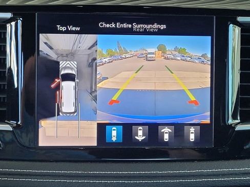 Used 2019 Chrysler Pacifica Limited w/ Advanced Safetytec Group FWD image 12