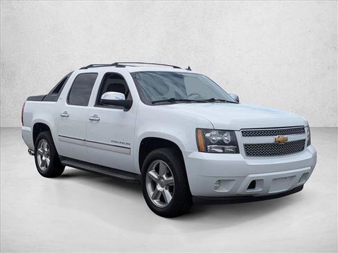 Used 2012 Chevrolet Avalanche LTZ RWD image 3