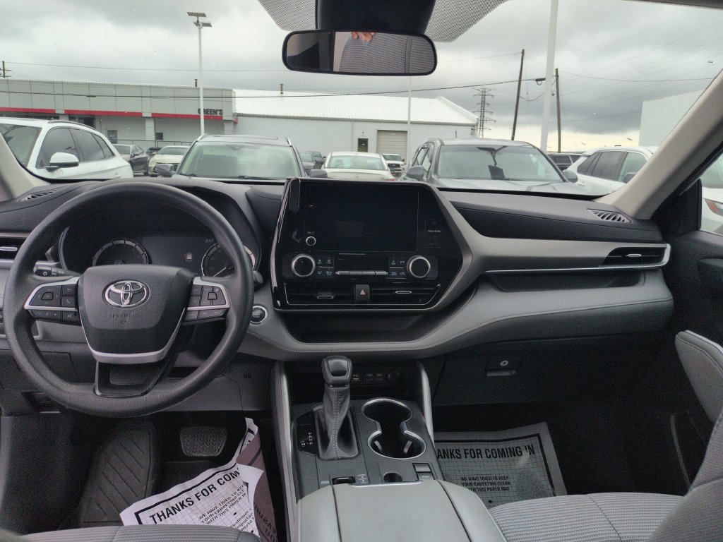 Used 2023 Toyota Highlander L FWD image 12