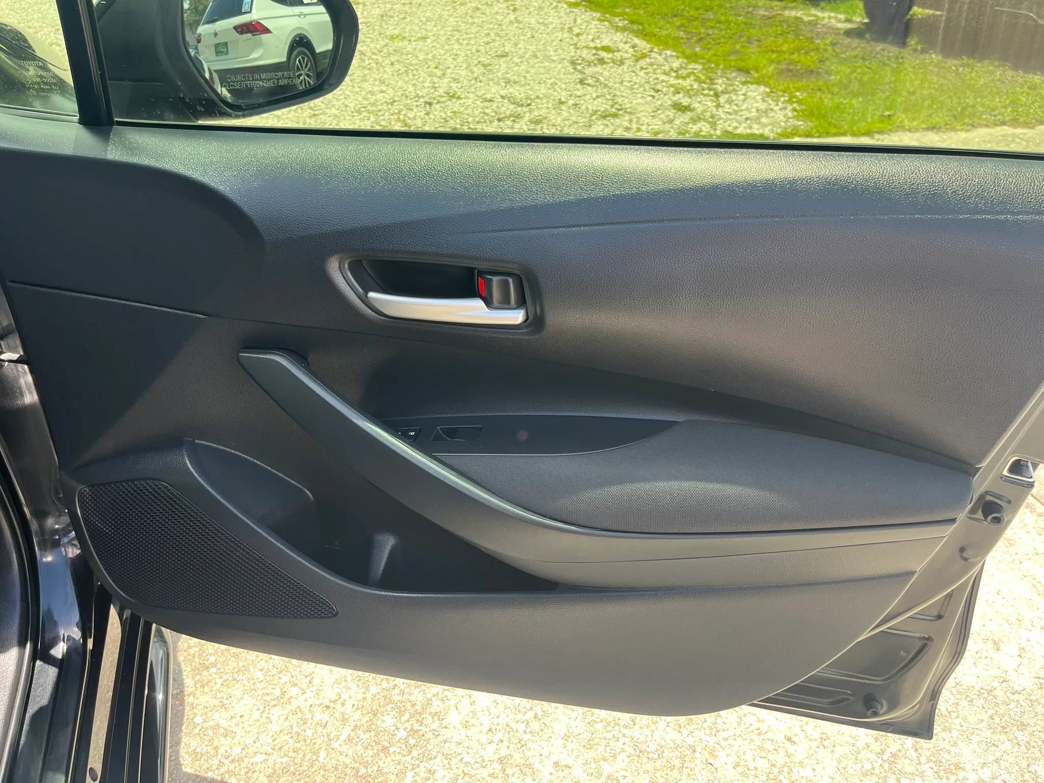Used 2021 Toyota Corolla LE FWD image 30