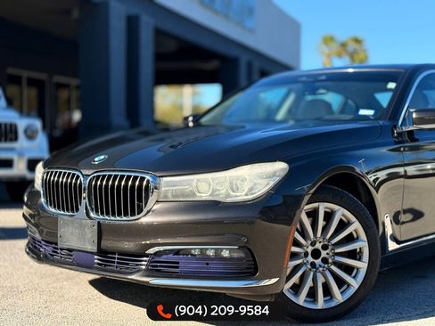 Used 2017 BMW 740i image 2