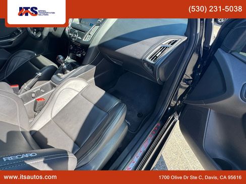 Used 2018 Ford Focus ST w/ Equipment Group 402A FWD image 10