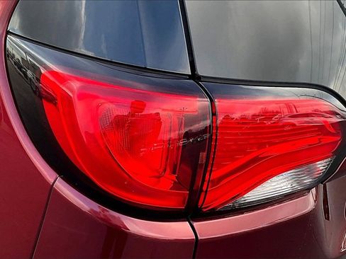 Used 2018 Chrysler Pacifica Touring-L image 21