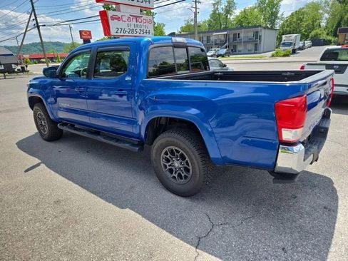 Used 2017 Toyota Tacoma SR5 w/ Exterior Package AWD/4WD image 7