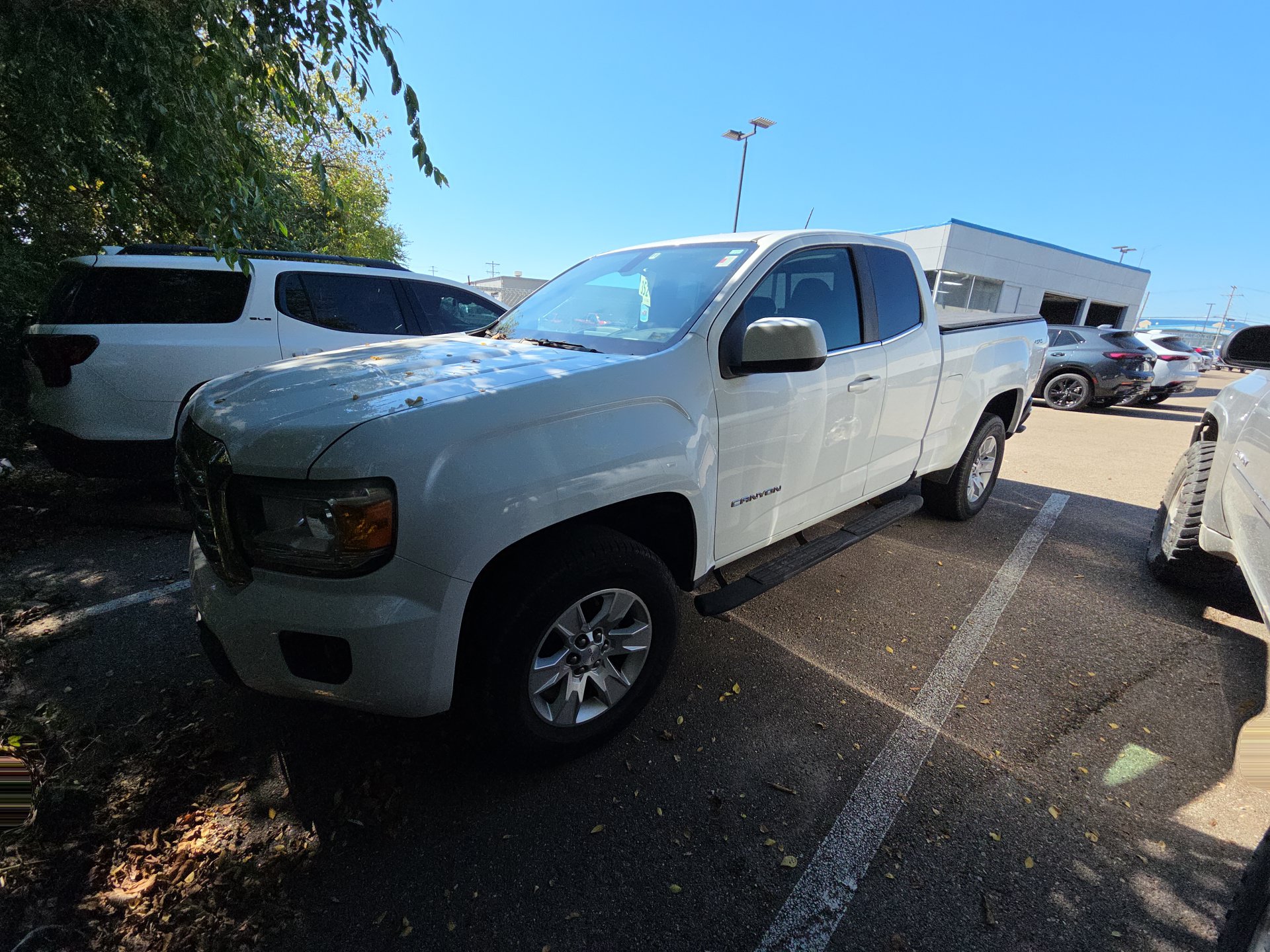 Used 2017 GMC Canyon SLE w/ SLE Convenience Package AWD/4WD image 3