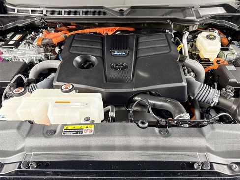Certified 2025 Toyota Sequoia Platinum AWD/4WD image 51