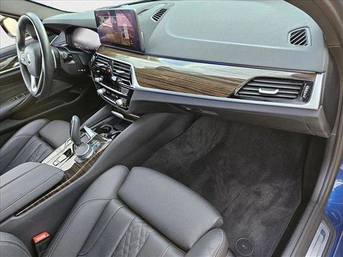 Used 2021 BMW 530i w/ Premium Package image 21