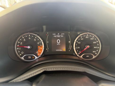 Used 2015 Jeep Renegade Latitude w/ Popular Equipment Group image 27