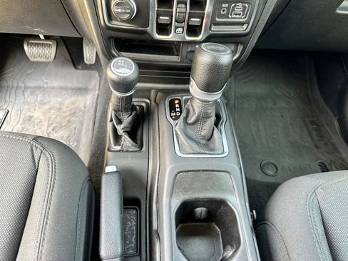 Used 2022 Jeep Wrangler Unlimited Sport image 18