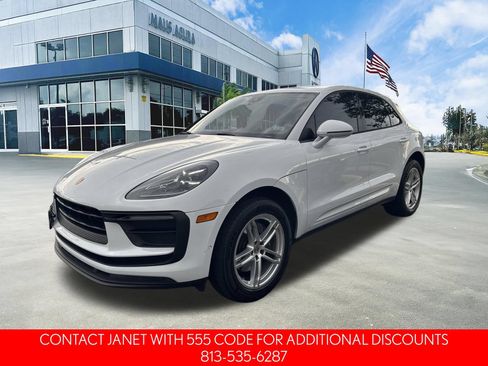 Used 2022 Porsche Macan AWD/4WD image 3