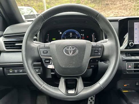 Used 2025 Toyota Camry SE FWD image 7