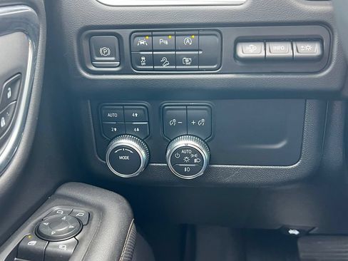 Used 2023 GMC Yukon AT4 w/ AT4 Premium Package AWD/4WD image 32