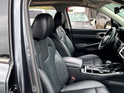 Used 2022 Kia Sorento EX w/ Panoramic Sunroof Package image 9