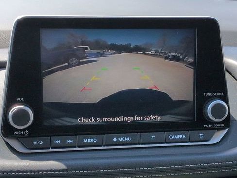 Used 2025 Nissan Rogue SV image 27