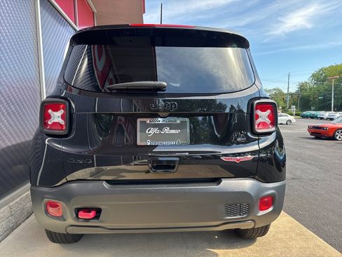Used 2023 Jeep Renegade Trailhawk image 9