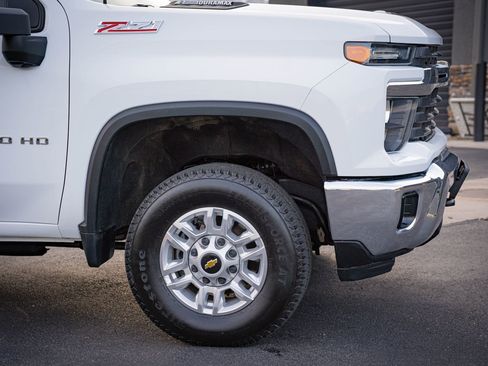 Used 2024 Chevrolet Silverado 2500 LT w/ Convenience Package AWD/4WD image 4