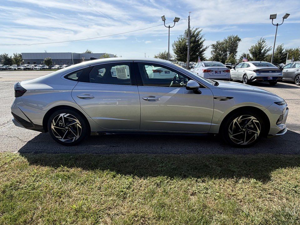 Used 2026 Hyundai Sonata SEL FWD image 6
