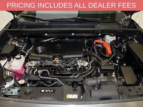 Used 2025 Toyota RAV4 LE AWD/4WD image 17