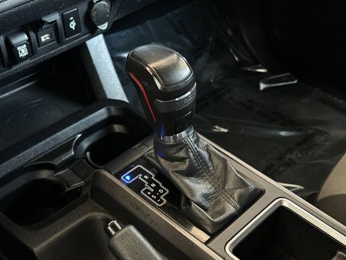 Used 2021 Toyota Tacoma TRD Off-Road w/ Technology Package AWD/4WD image 18