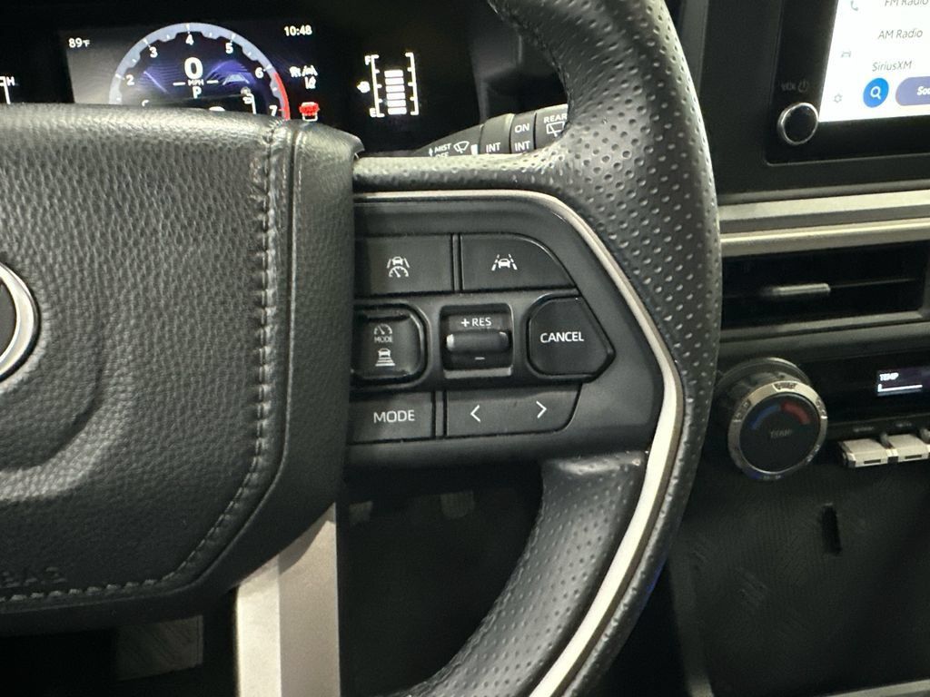 Used 2025 Toyota 4Runner SR5 AWD/4WD image 25