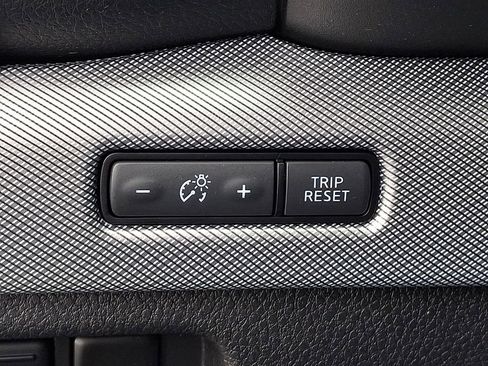 Used 2019 Nissan Titan PRO-4X w/ Pro-4x Convenience Package image 24