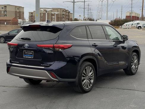 Used 2021 Toyota Highlander Platinum image 6