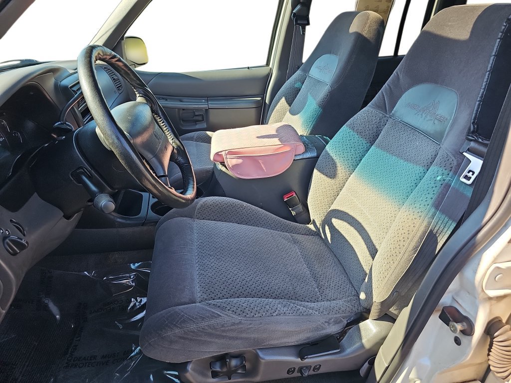 Used 2001 Mercury Mountaineer AWD V8 image 16