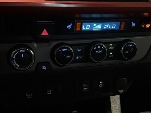 Used 2016 Toyota Tacoma SR5 AWD/4WD image 27