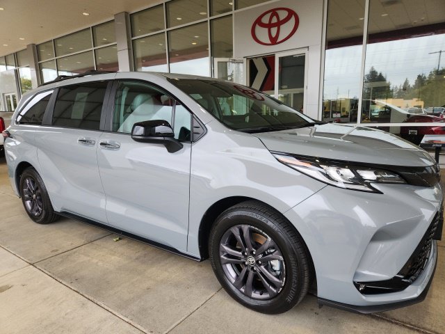 Used 2026 Toyota Sienna XSE AWD/4WD image 4