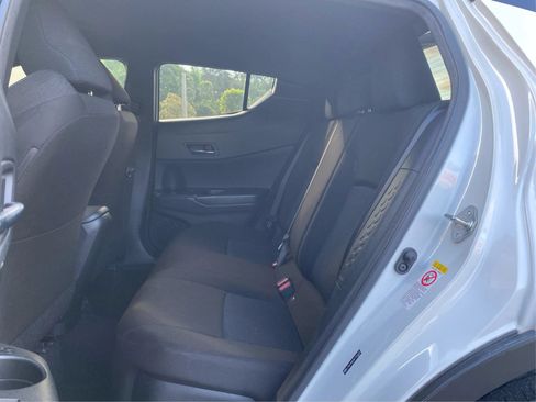 Used 2019 Toyota C-HR XLE FWD image 10